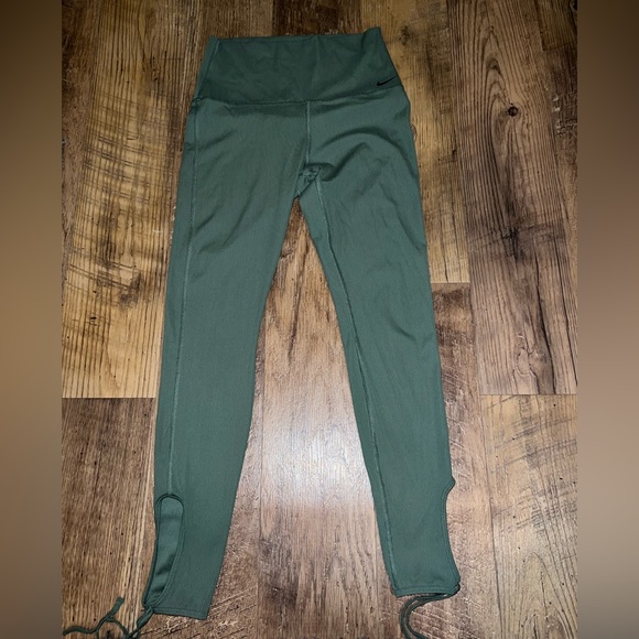 High rise Nike dri-fit ribbed leggings in army green - Picture 1 of 4